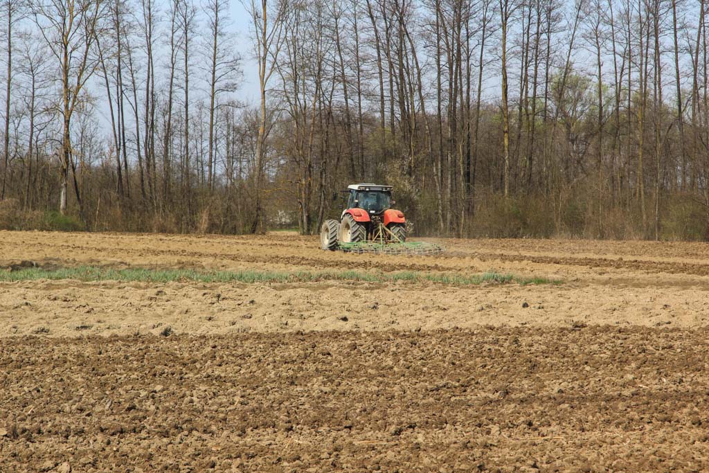 traktor, polje, poljoprivreda (2)