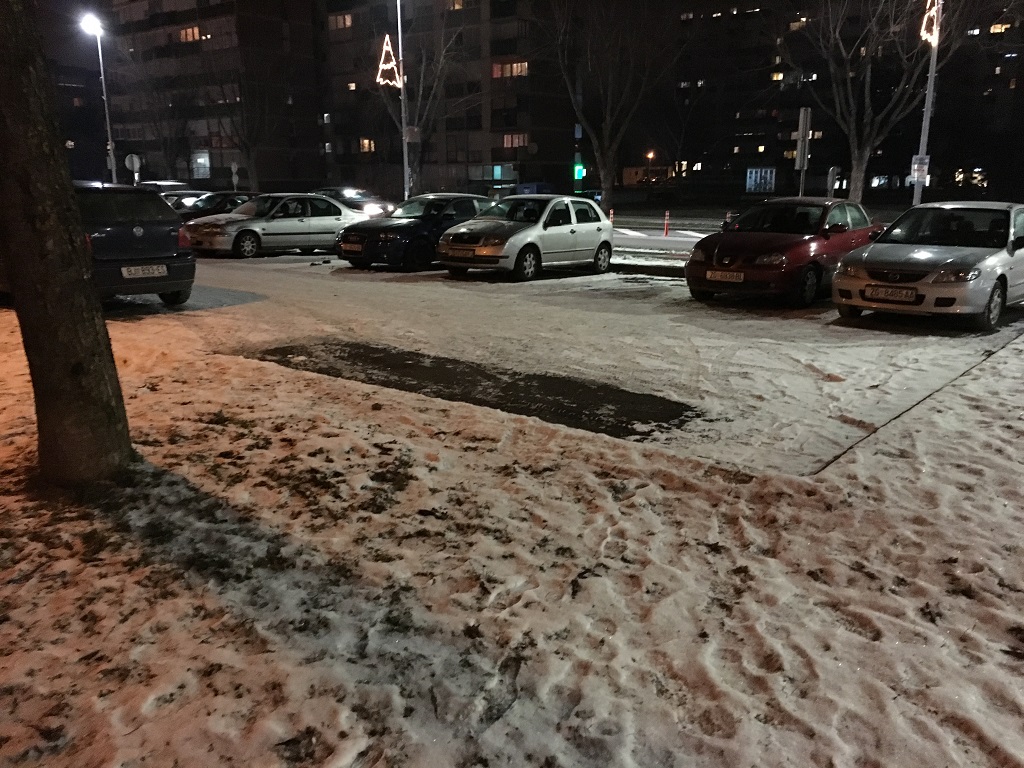 parking-kod-galzenice-neociscen-snijeg-led-1