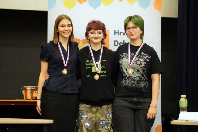 Debatni Petra, Melani, Lucija manjarez