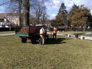 FOTO VIJEST Dečki iz Komunalca ‘šminkaju’ park na Trgu kralja Tomislava
