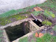 FOTO Tko će sanirati jamu pokraj koje svakodnevno prolaze djeca?