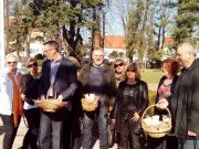 FOTO VIJEST Kandidat za gradonačelnika čestitao sugrađankama Dan žena