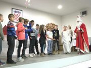 FOTO Sveti Nikola stigao u Kosnicu: svako dijete dobilo je poklon