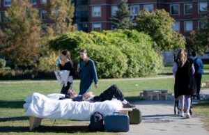 FOTO Drugi dan francuskog performansa “Odiseja”: Umjetnici uživaju u suncu i razgovoru s građanima