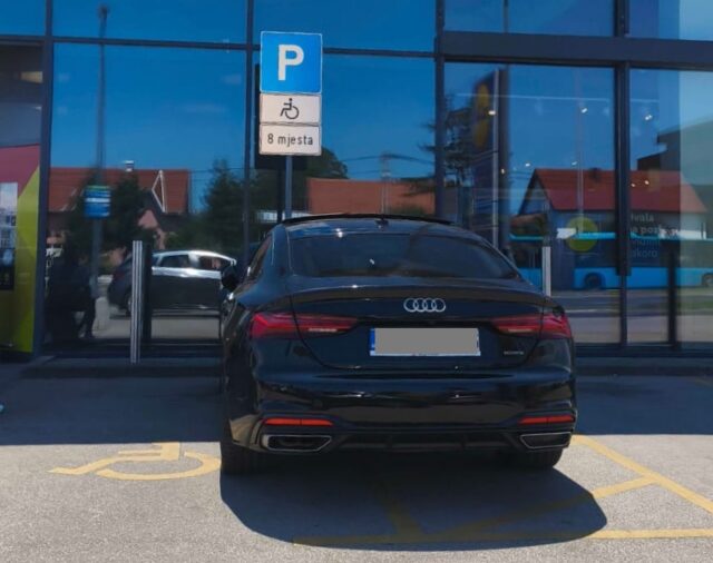 parking invalid debil