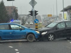 FOTO “Poljubili” se kod Zubaka: Prometna nesreća na ulazu u grad