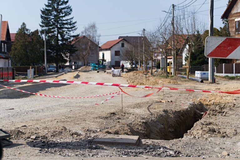 FOTO Radovi u punom jeku: U tijeku rekonstrukcija ključne prometnice u Mraclinu