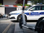 Prometna nesreća: Sudar električnog romobila i kamiona, jedna osoba ozlijeđena