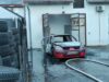 FOTO Zapalio cigaretu tijekom popravka: Renault potpuno izgorio, a mladić teško ozlijeđen