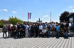 Članovi Udruge pripadnika 153. brigade HV-a obišli ratne lokacije u Posavini i odali počast poginulim suborcima