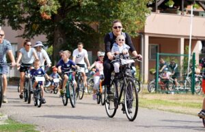 FOTO I VIDEO Mali i veliki pedalirali u Gradićima: 2. Obiteljska biciklijada okupila brojne mještane unatoč kiši