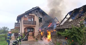 VIDEO i FOTO Požar u Mraclinu! Vatra je zahvatila dvije kuće!