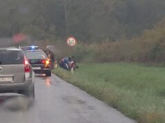 Prometna nesreća kod Velike Bune, automobil završio na boku
