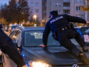 Opasna potjera u Velikoj Gorici: Policajac se skokom na haubu spasio od naleta vozila