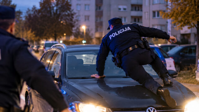 Policijska-intervencija-u-sumrak